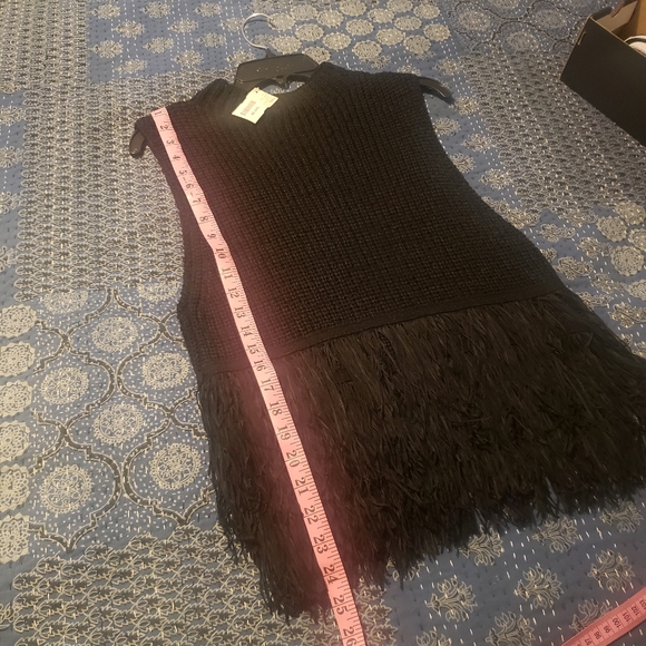 Knit top w fringe - Picture 8 of 8